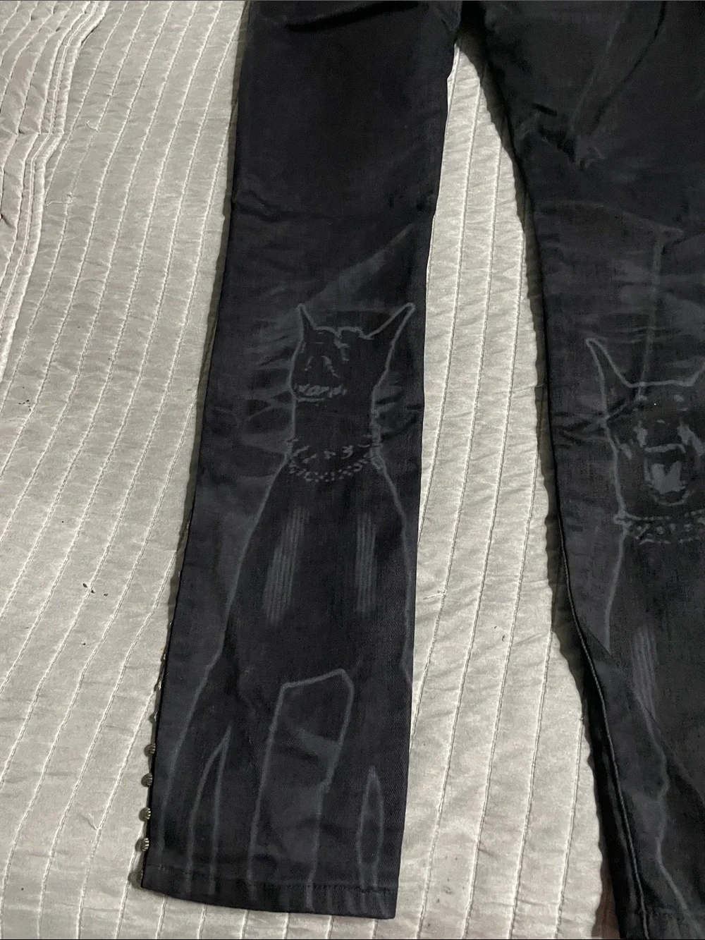 Men’s Smoke Rise Jeans with Subtle Graphic Detail
